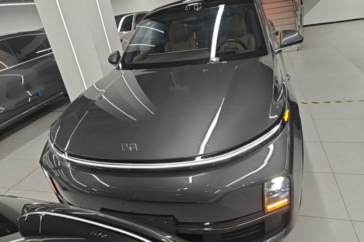 Li Auto L8 2025 — 2