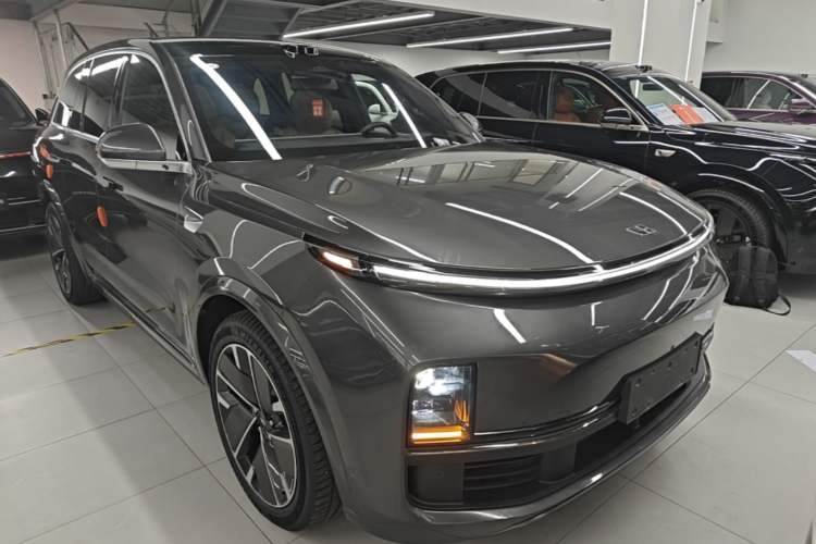Li Auto L8 2025 — 3