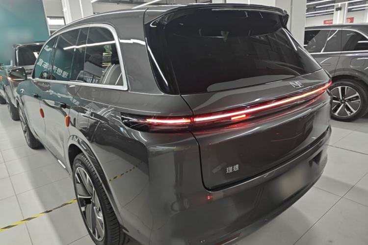 Li Auto L8 2025 — 4