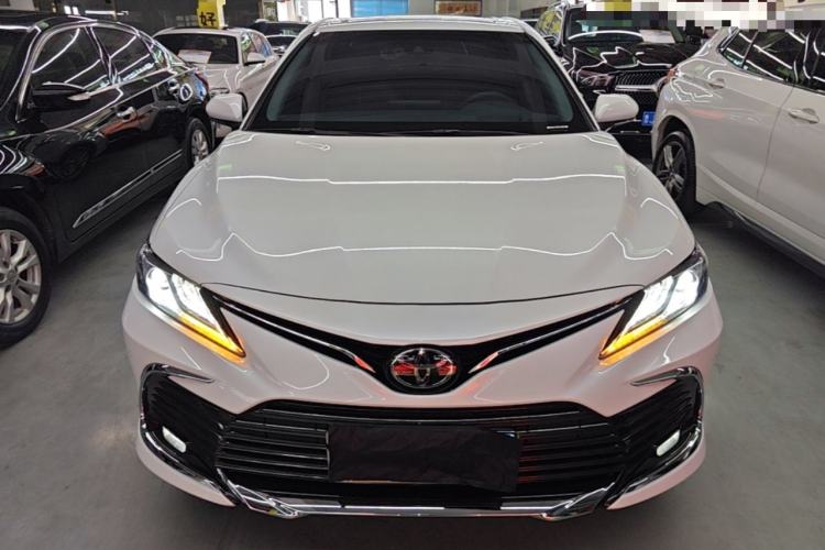 Toyota Camry 2023 — фото 2