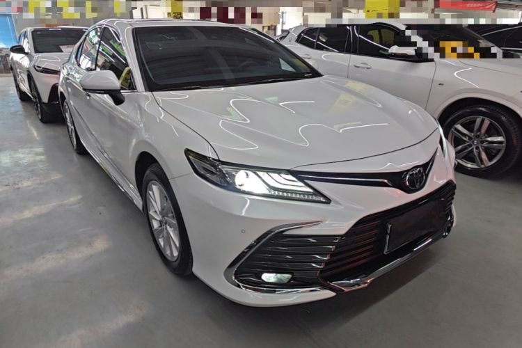 Toyota Camry 2023 — фото 3