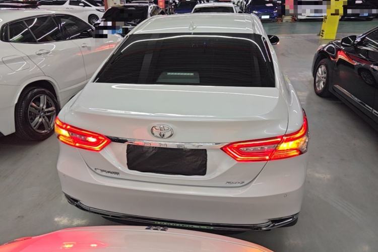 Toyota Camry 2023 — фото 5