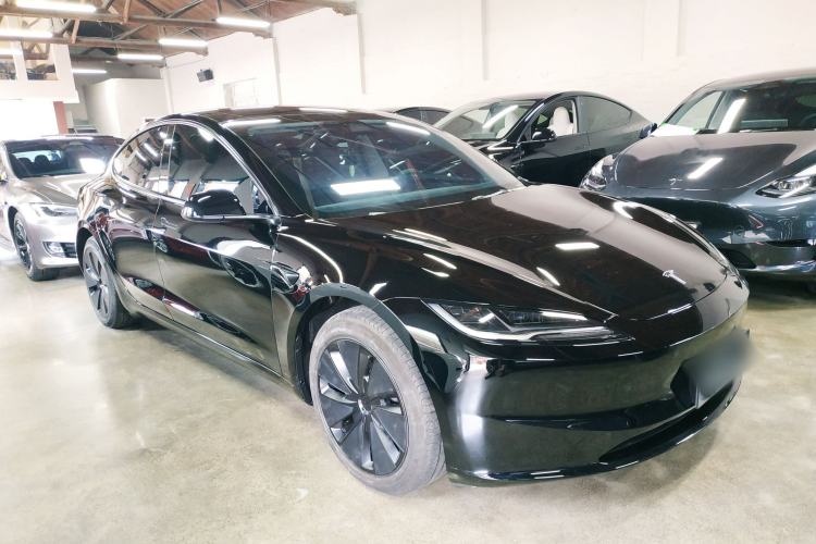 Tesla Model 3 2023 — 3