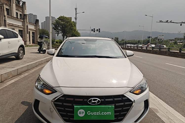 Hyundai Elantra 2020 — 2
