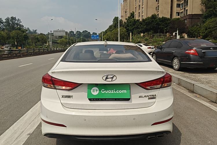 Hyundai Elantra 2020 — 5