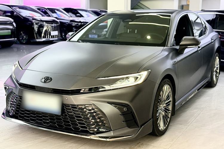 Toyota camry 2025 — фото 1