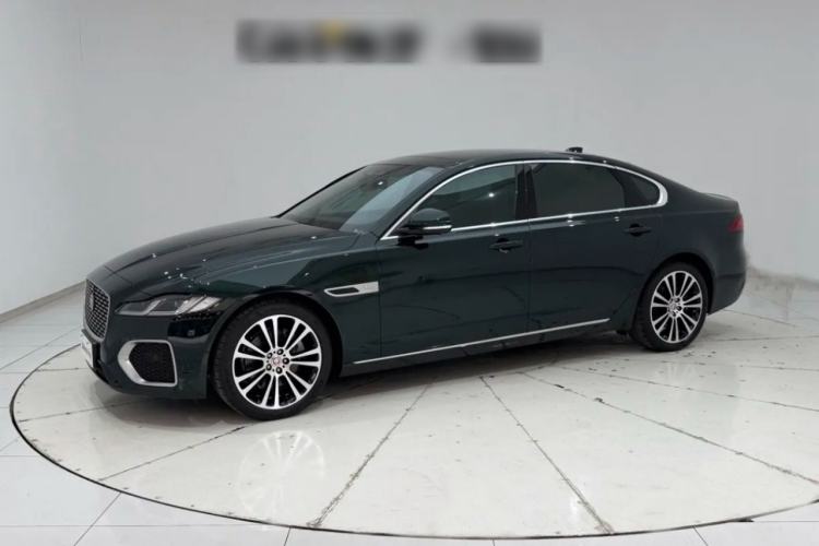 Jaguar XFL 2025 — фото 1