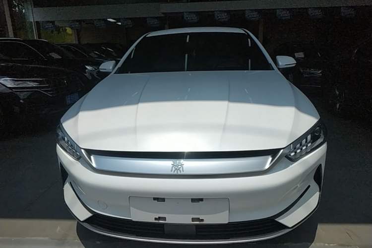 BYD Qin PLUS 2023 — фото 2