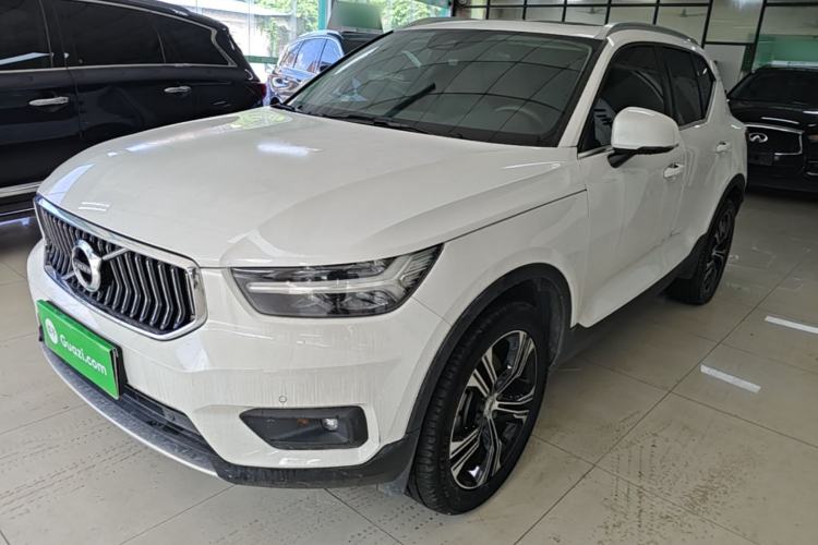 Volvo XC40 2021 — фото 1