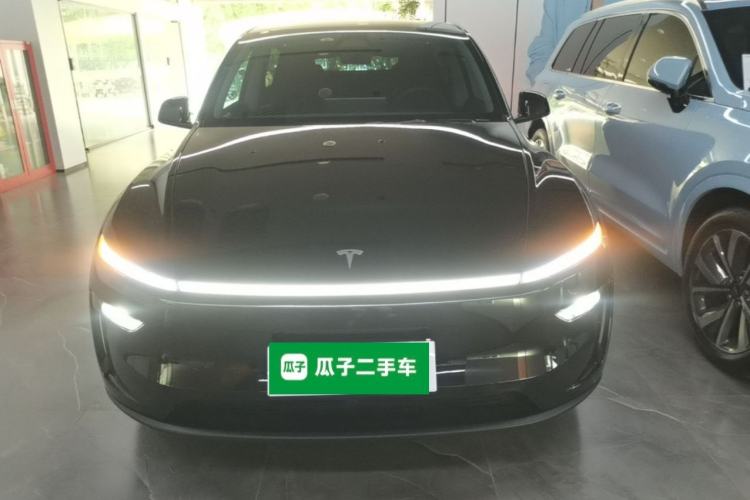 Tesla Model Y 2026 — 2