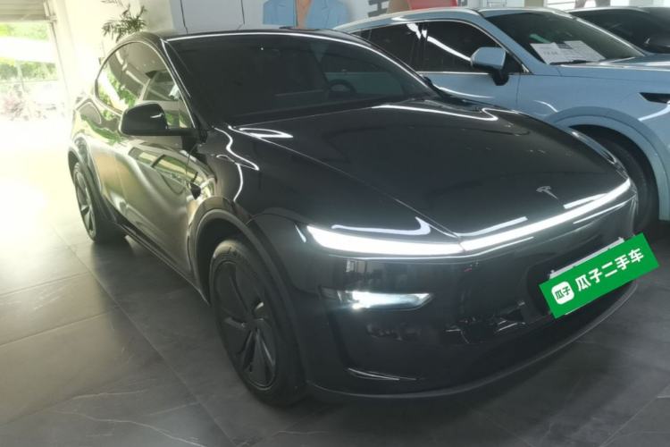 Tesla Model Y 2026 — 3