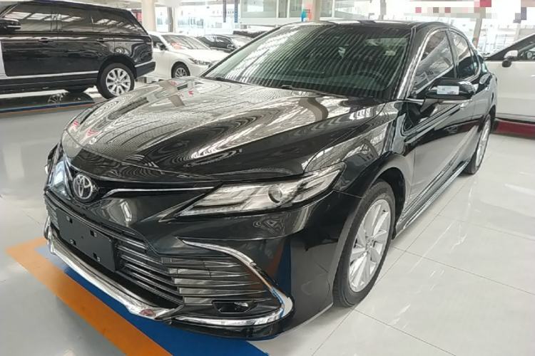 Toyota Camry 2023 — фото 1