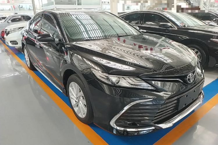Toyota Camry 2023 — фото 3