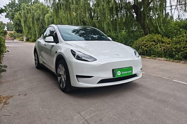 Tesla Model Y 2022 — 3