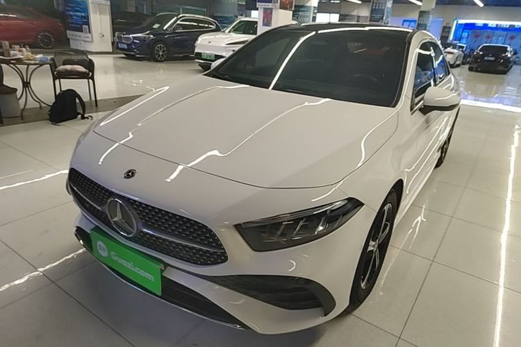 Mercedes-Benz A 200 L 2023 — фото 1