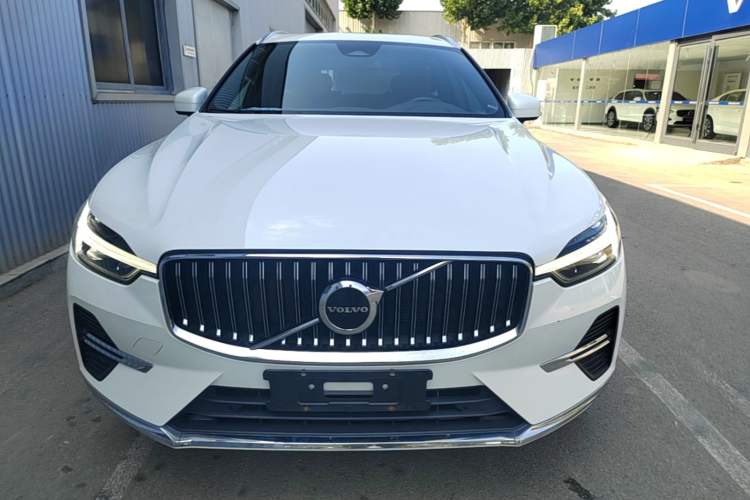 Volvo XC60 2025 — фото 2