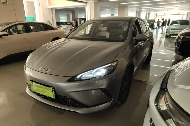 BYD Seal 05 DM-i 2025 — фото 1