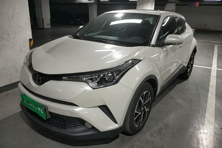 Toyota C-HR 2020 — фото 1