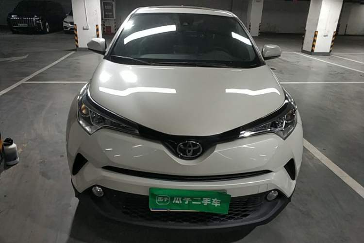 Toyota C-HR 2020 — фото 2