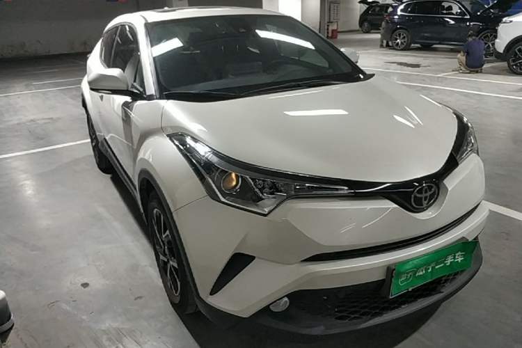 Toyota C-HR 2020 — фото 3