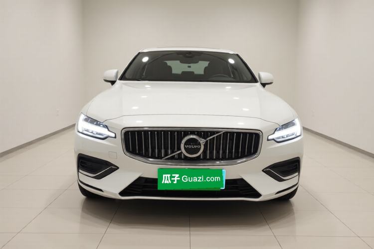 Volvo S60 2024 — 2