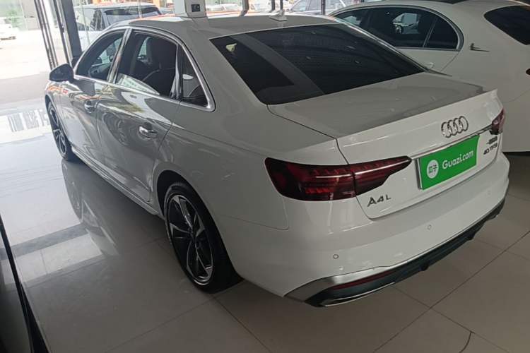 Audi A4 2022 — 4