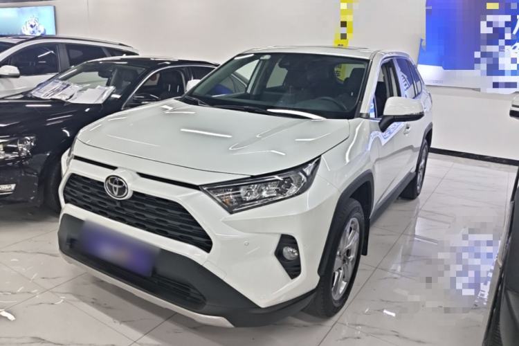 Toyota RAV4 2022 — фото 1