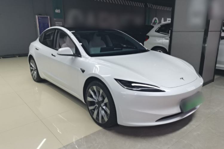 Tesla Model 3 2023 — 3