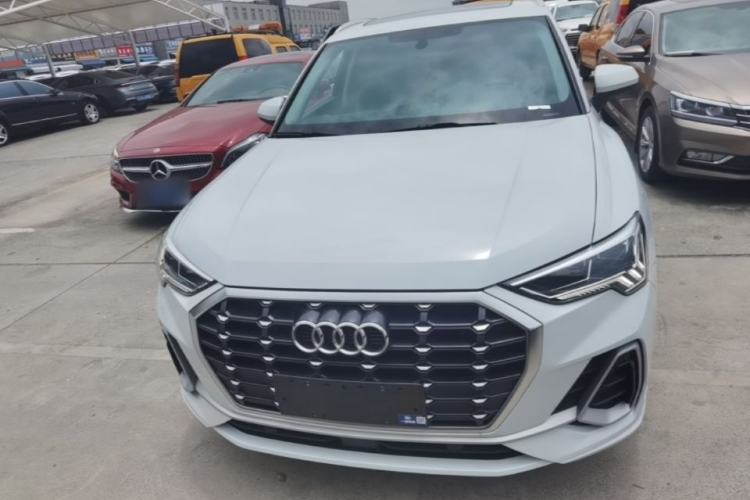 Audi Q3 2022 — 2