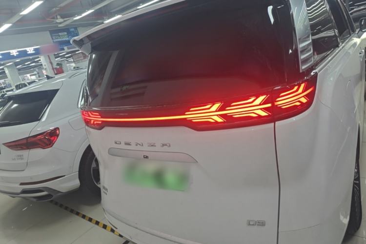 Denza D9 2022 — 5