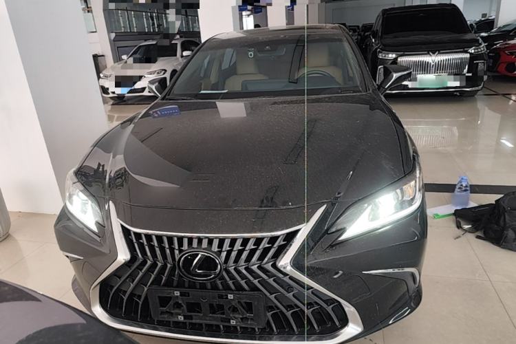 Lexus ES 300h 2022 — 2