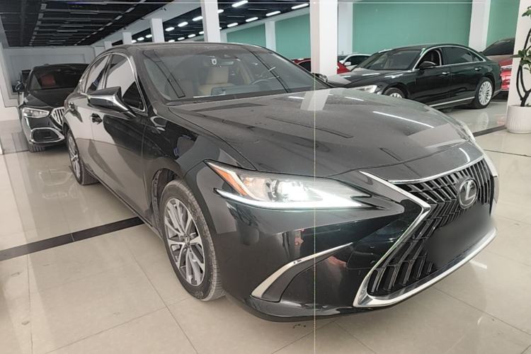 Lexus ES 300h 2022 — 3