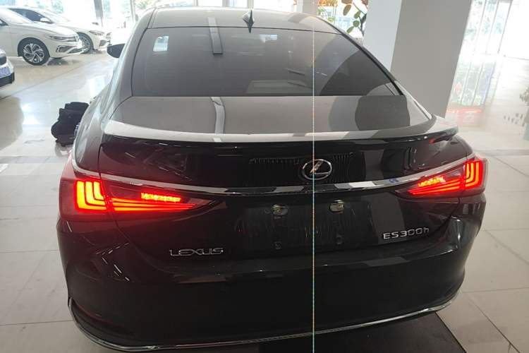 Lexus ES 300h 2022 — 5