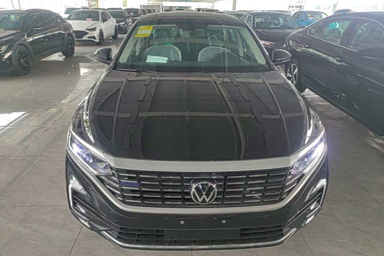 Volkswagen Passat 2025 — 2