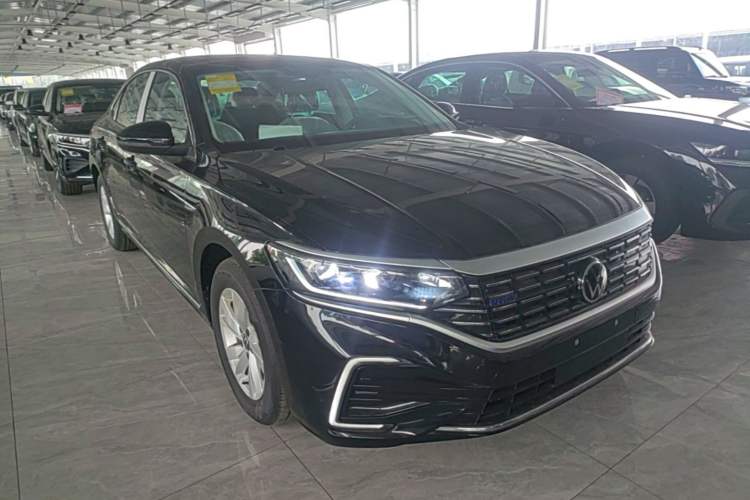 Volkswagen Passat 2025 — 3