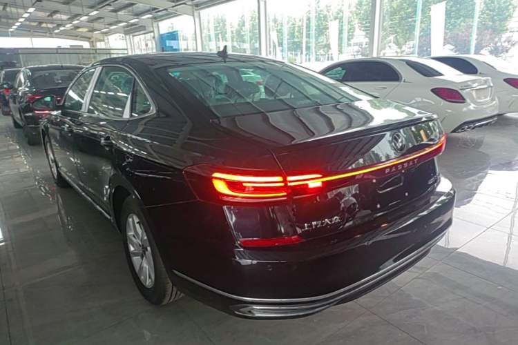 Volkswagen Passat 2025 — 4