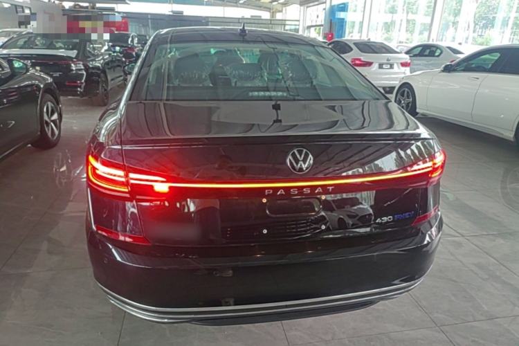Volkswagen Passat 2025 — 5