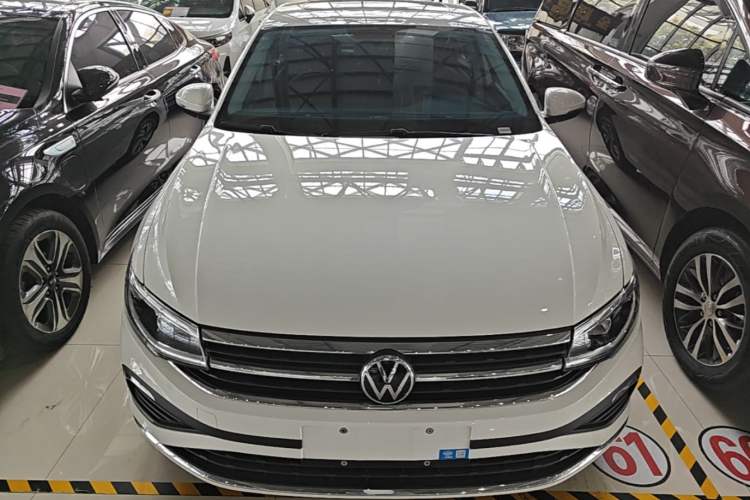 Volkswagen Bora 2025 — 2