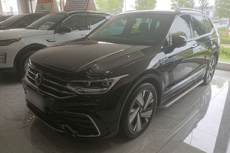 Volkswagen Tiguan L 2023 — фото 1
