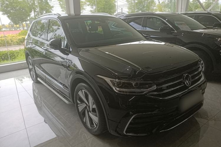 Volkswagen Tiguan L 2023 — фото 3