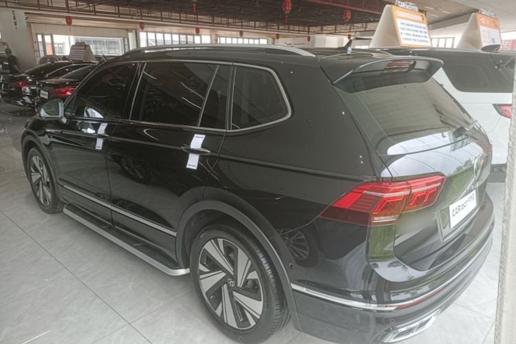 Volkswagen Tiguan L 2023 — фото 4