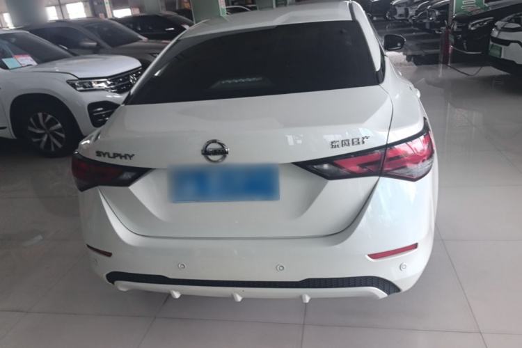 Nissan Sentra 2022 — 5