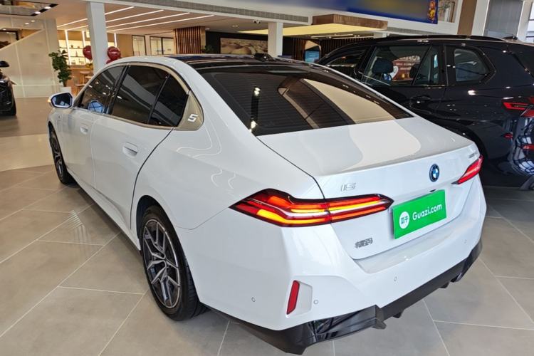 BMW i5 2025 — фото 4