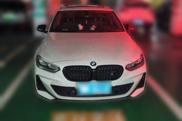 BMW 120i 2023 — 2