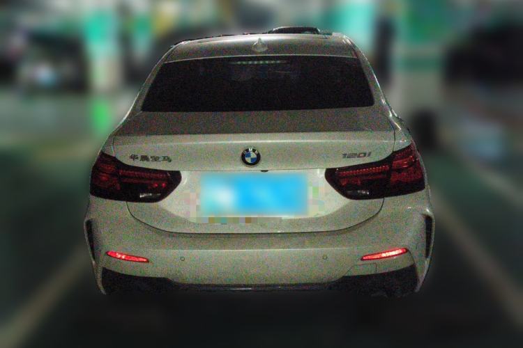 BMW 120i 2023 — 5