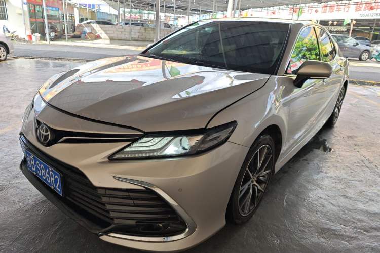 Toyota Camry 2021 — фото 1