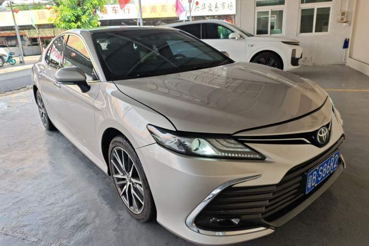 Toyota Camry 2021 — фото 3