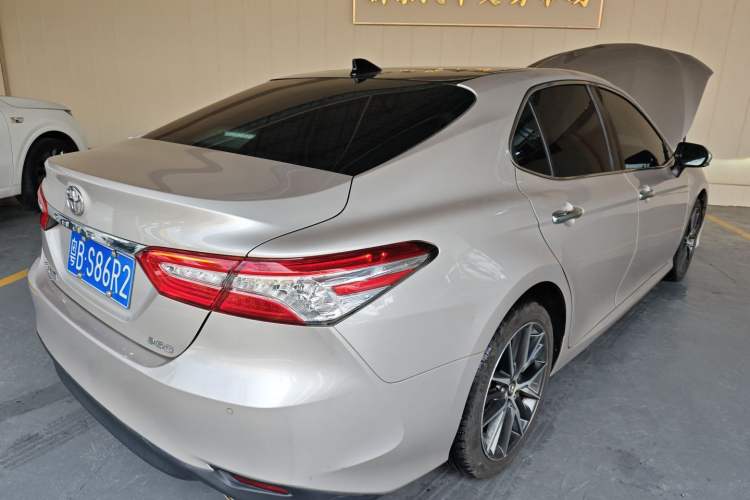 Toyota Camry 2021 — фото 5