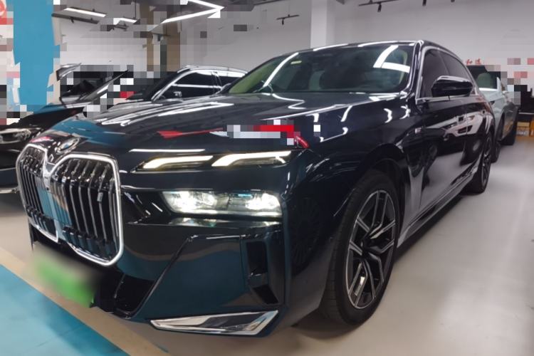BMW i7 2023 — фото 1