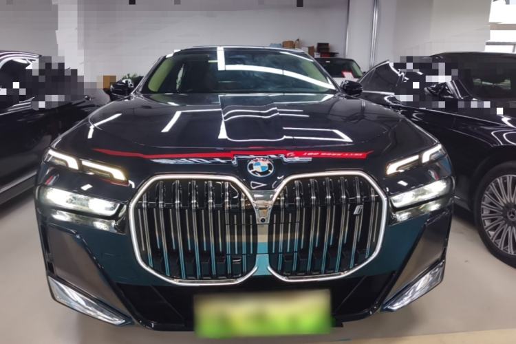 BMW i7 2023 — фото 2